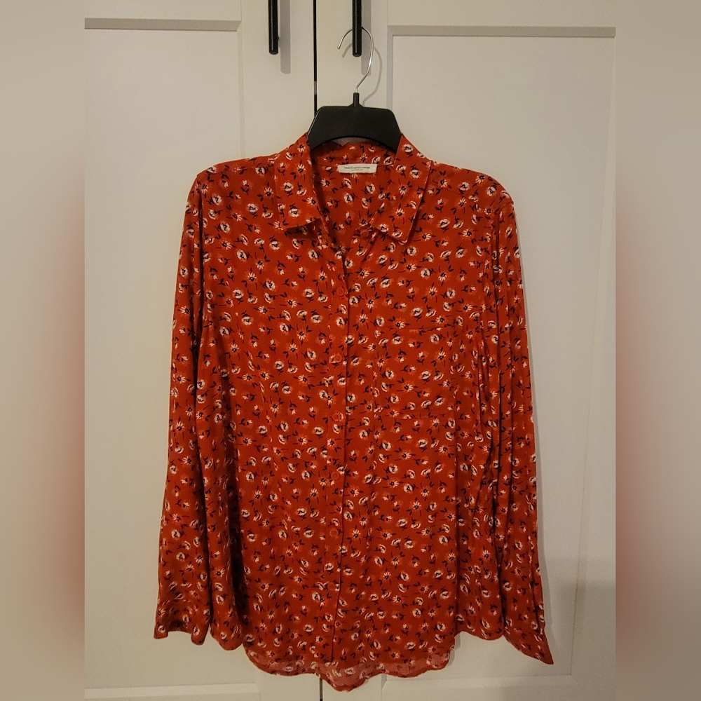 Beachlunchlounge red and white floral blouse